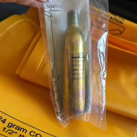 West marine inflatable PFD vest.  model 3045m - Picture 8 of 8